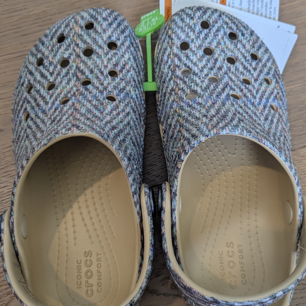 CROCS Chevron Pattern Tweed Pattern